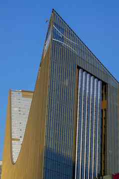 拱形状的摩天大楼未来主义的体系结构细节