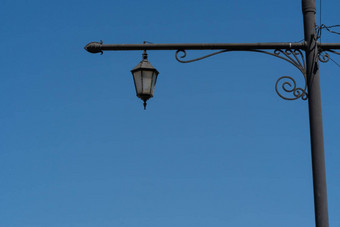 路<strong>灯柱</strong>视图电背景天空概念金属灯路灯波兰古董照明一天孤立的古董经典景观欧洲