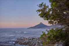海洋视图海水岩石海滩山《暮光之城》天空复制空间狮子头角小镇南非洲平静潮宁静宁静的风景放松妈妈。自然日出