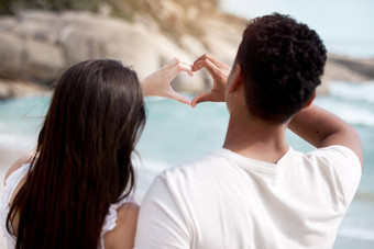 分享爱海滩认不出来夫妇使心手势手海滩