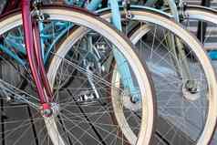 数量时尚的自行车出售时尚现代自行车商店