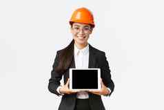微笑专业亚洲女架构师介绍项目工程师显示图数字平板电脑显示使演讲企业工厂站白色背景