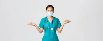 科维德冠状病毒疾病医疗保健工人概念陷入困境的困惑亚洲女护士实习医生风云医疗面具问题耸有关白色背景