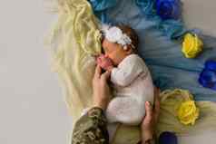 概念爱国乌克兰拍摄新生儿