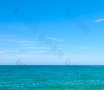 美丽的平静安静的视图海滩海洋海清晰的蓝色的天空复制空间背景阳光明媚的一天和平风景优美的宁静的景观享受放松沿海度假