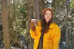 女孩饮料热茶咖啡冬天森林纸杯
