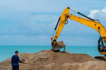 海桶<strong>重地</strong>面挖掘机机加载程序行业挖掘挖掘机工作建筑拖拉机液压活动你在户外泥轮廓照亮行动