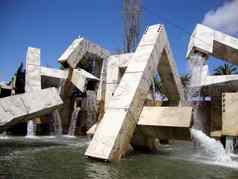 威扬古喷泉被称为魁北克自由!大喷泉位于贾斯汀赫尔曼广场三旧金山