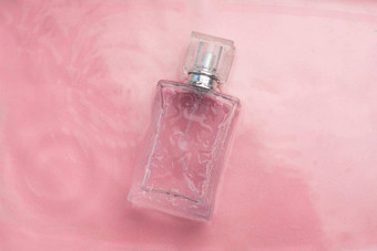 香水瓶背景水滴瓶香水碑文气味香水粉红色的背景水滴复制空间