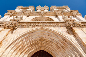 华丽的入口门户网站前面外观alcobaca修道院教堂蓝色的天空葡萄牙