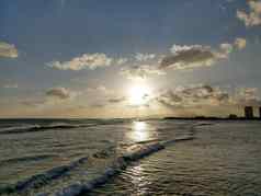 日落云波腿上海滩海洋