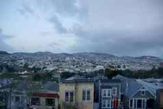 空中视图房子汽车城市景观街道旁边的三旧金山
