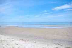 美丽的自然景观视图海滩蓝色的天空地平线复制空间和平平静场景没完没了的桑迪水海海洋低潮一天