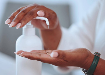 特写镜头美丽的女手洗手洗手液护理非洲美国夫人清洁皮肤健康健康原因女人漂亮的指甲卫生肥皂
