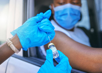 科维德医疗工人疫苗网站服务病人流感拍摄剂量冠状病毒预防男人。车脸面具避免联系注射