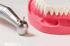 牙科仪器牙齿牙科护理白色背景