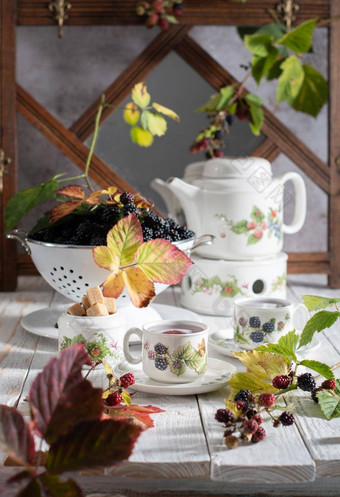 <strong>水果茶</strong>成熟的黑莓古董生活美丽的复古的集