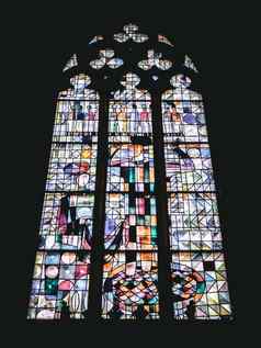 色彩斑斓的染色窗户教堂圣彼得圣保罗