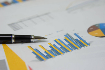 业务文档报告图形图表笔文书工作金融统计数据增长投资账户规划分析办公室