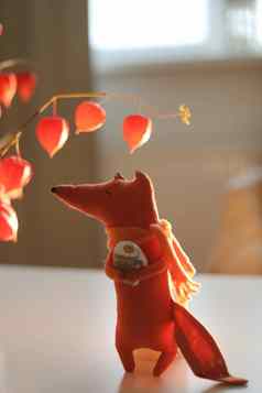 秋天生活玩具狐狸花树枝红色的酸浆属花瓶舒适的首页室内