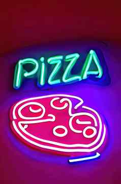 色彩斑斓的霓虹灯光标志披萨餐厅