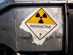 辐射警告标志危险的货物运输标签类一边运输卡车