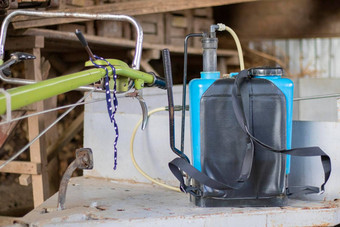 肩抗式农药喷雾器园艺院子里工作农业喷雾器背包电池喷雾器保护树植物疾病害虫