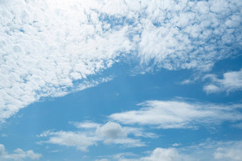 美丽的蓝色的天空白色云摘要背景Cloudscape背景蓝色的天空毛茸茸的白色云阳光明媚的一天自然天气美丽的蓝色的天空快乐一天背景夏天天空