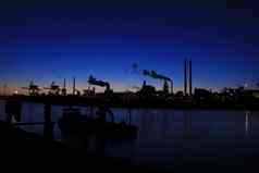 天际线工业区域日落