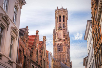 钟楼塔佛兰德的体系结构使用阳光明媚的一天比利时