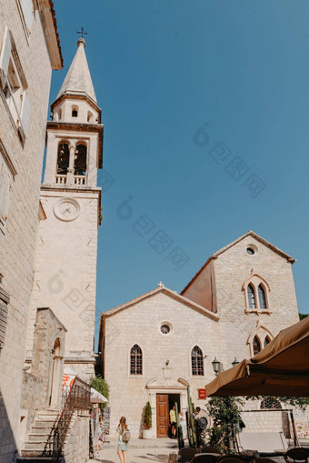 小镇布德瓦黑山共和国风景如画的广场保存中世纪的小镇商店咖啡馆餐厅巴尔干半岛视图布德瓦中世纪的堡垒玛丽城堡景观小镇布德瓦黑山共和国古老的墙美丽的景观