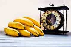 时间零食新鲜的水果黄色的成熟的香蕉时钟