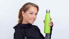 女人斯波蒂夫衣服持有绿色热水瓶瓶水