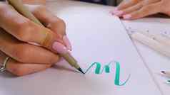 书法家手写词白色纸买或卖股票观赏装饰信书法图形设计刻字笔迹创建概念