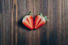夫妇草莓减少一半木表格