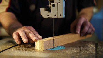 手工木工概念木工卡彭特工作工厂讲习班乔伊纳劳动者削减木板材拼图机