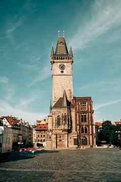 布拉格小镇广场天文编钟著名的历史哥特风格建筑阳光明媚的城市景观欧洲资本