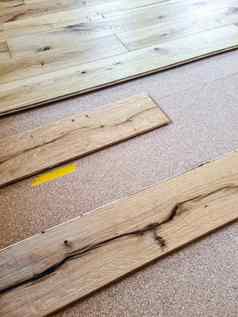 木条镶花之地板地板上使木新鲜安装