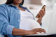 生病了数量网站使任命怀孕了女人持有手机工作移动PC