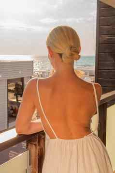 海索伦托窗口视图海岸地中海开放房间旅行阳台概念假期生活方式人天空水美休闲奢侈品休闲模型
