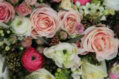 混合婚礼花安排花柔和的颜色