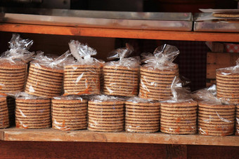 传统的荷兰糖浆<strong>华</strong>夫饼传统的甜蜜的饼干填满焦糖糖浆