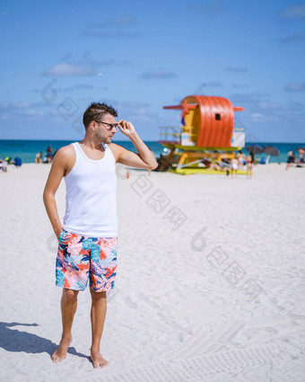 迈阿密海滩年轻的但海滩迈阿密海滩救生员小屋迈阿密海滩佛罗里达阳光明媚的一天