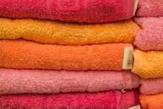 色彩斑斓的清洁毛巾软卫生首页浴室背景