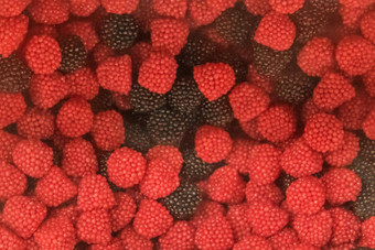 红色的黑色的甜蜜的糖咀嚼树莓黑莓<strong>橡皮糖糖果</strong>背景