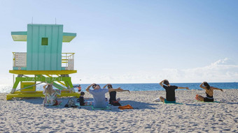 集团人瑜伽日<strong>出海</strong>滩迈阿密佛罗里达南海滩