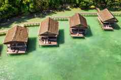 岛度假高角拍摄水上的平房海岸国王ampat岛屿印尼