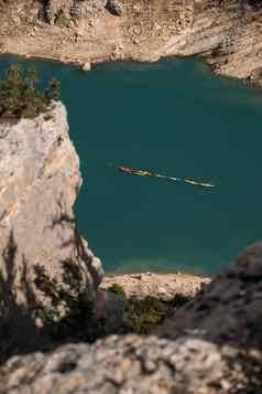 皮艇浮动翡翠湖山视图刚果蒙特叛逆者加泰罗尼亚西班牙
