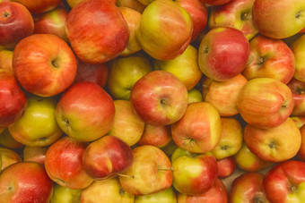 红色的成熟的苹果新鲜的水果健康的食物超市计数器背景