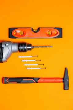 工具修复锤指甲钻销墙橙色背景工具包向导